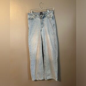 BDG Dipped V-Front Wide Leg Jean